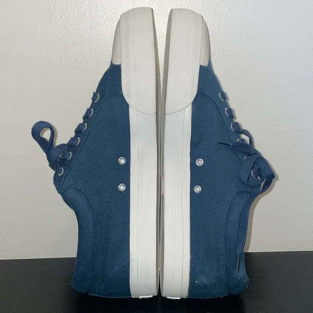 L.L. Bean Men’s Canvas Sneakers.  Top Siders.  Size 10.  Non marking soles.